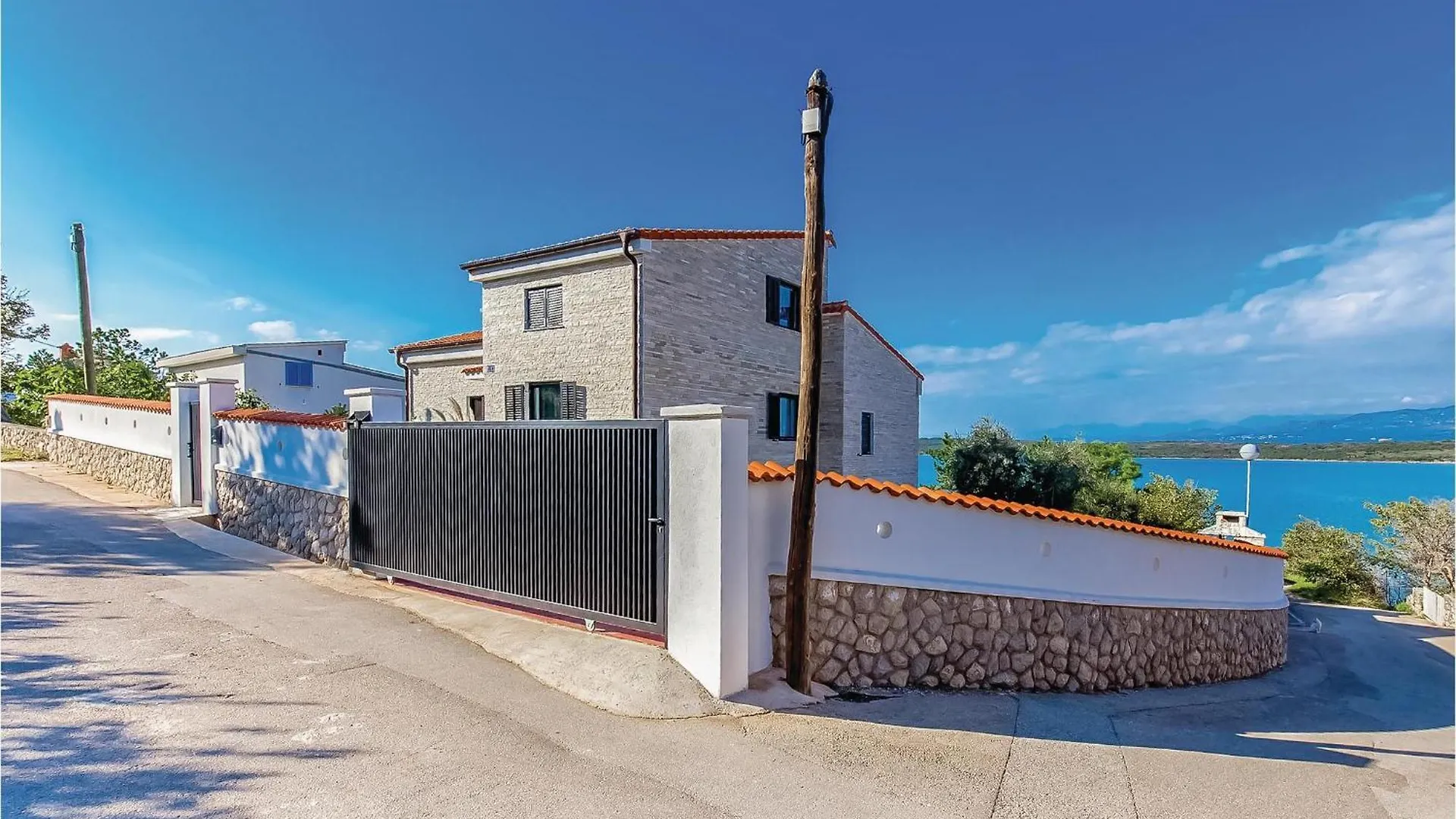 Holiday home Beach Front Home In Klimno With Wifi