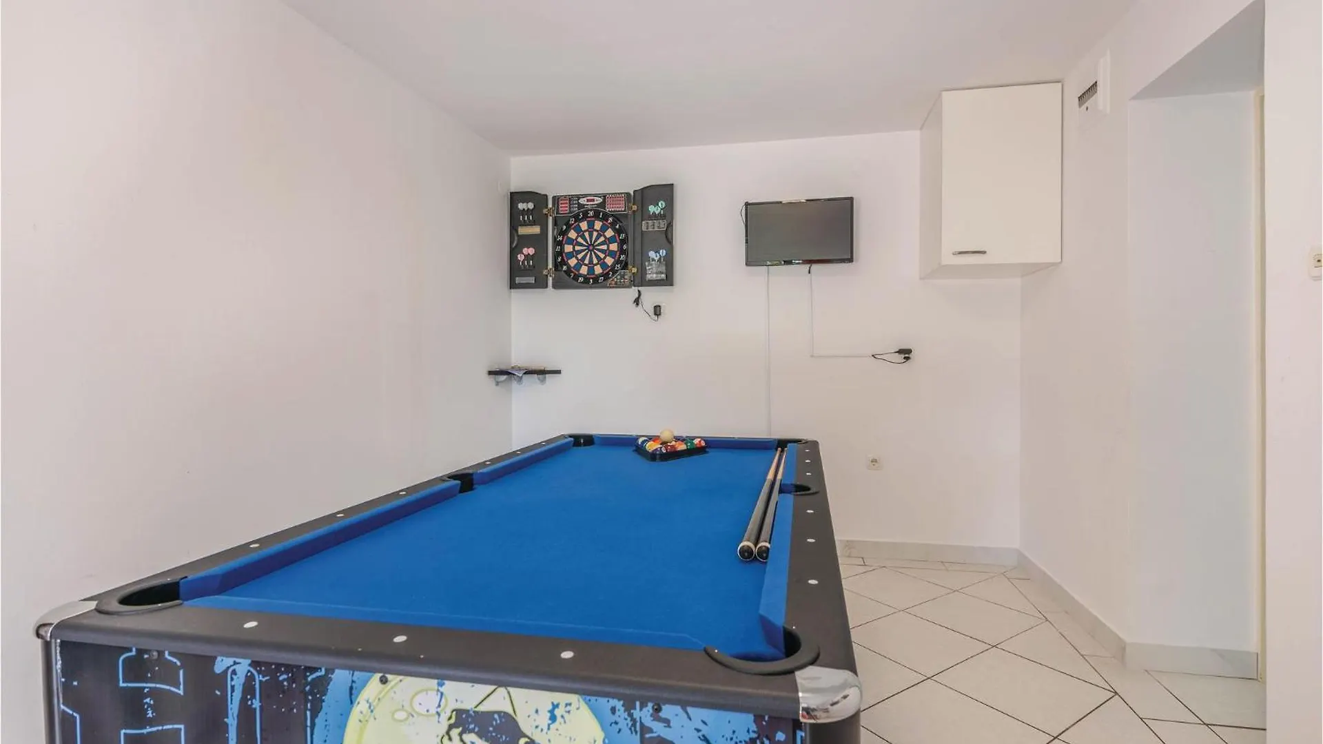 Beach Front Home In Klimno With Wifi Holiday home