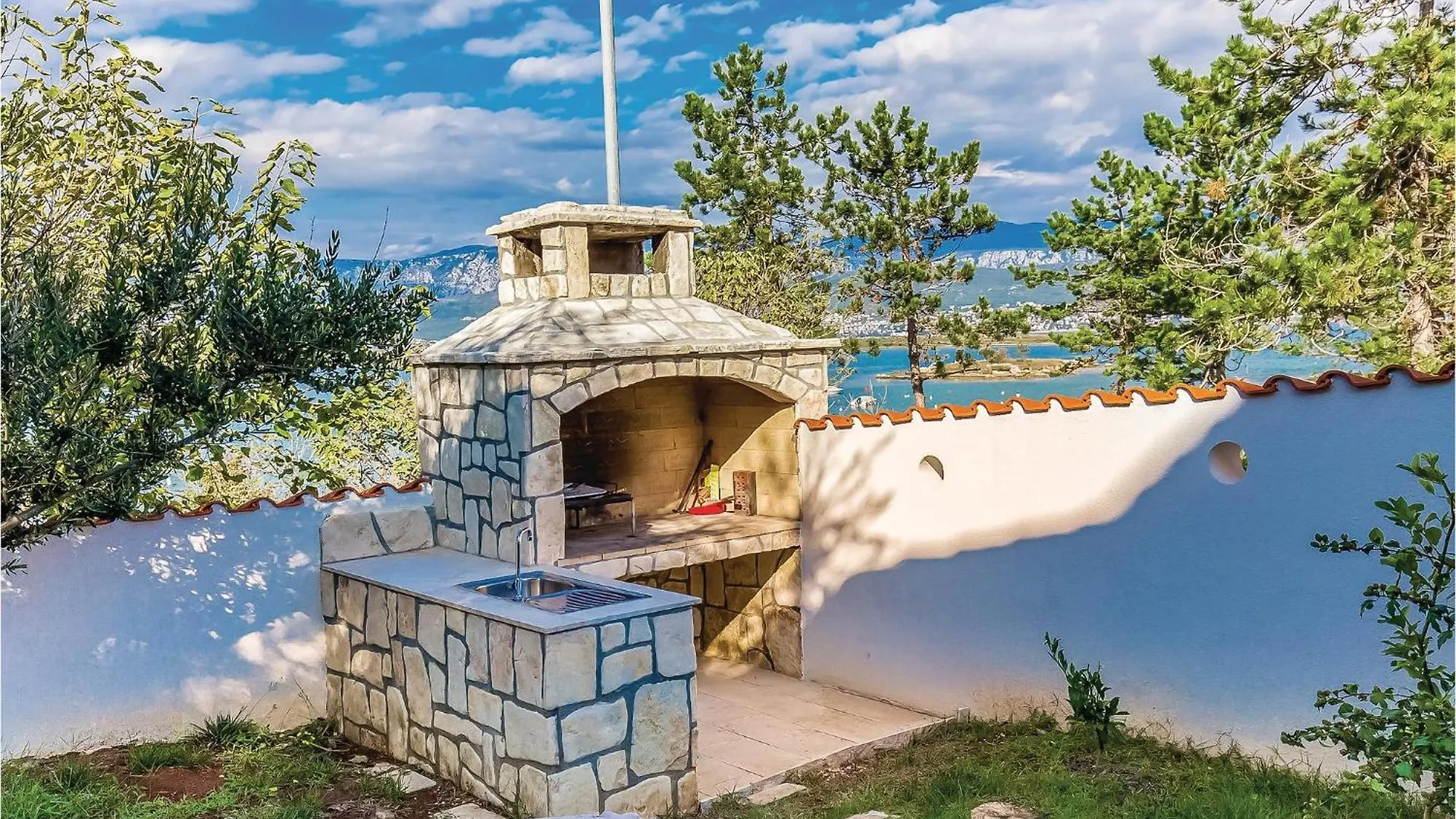 Beach Front Home In Klimno With Wifi Holiday home