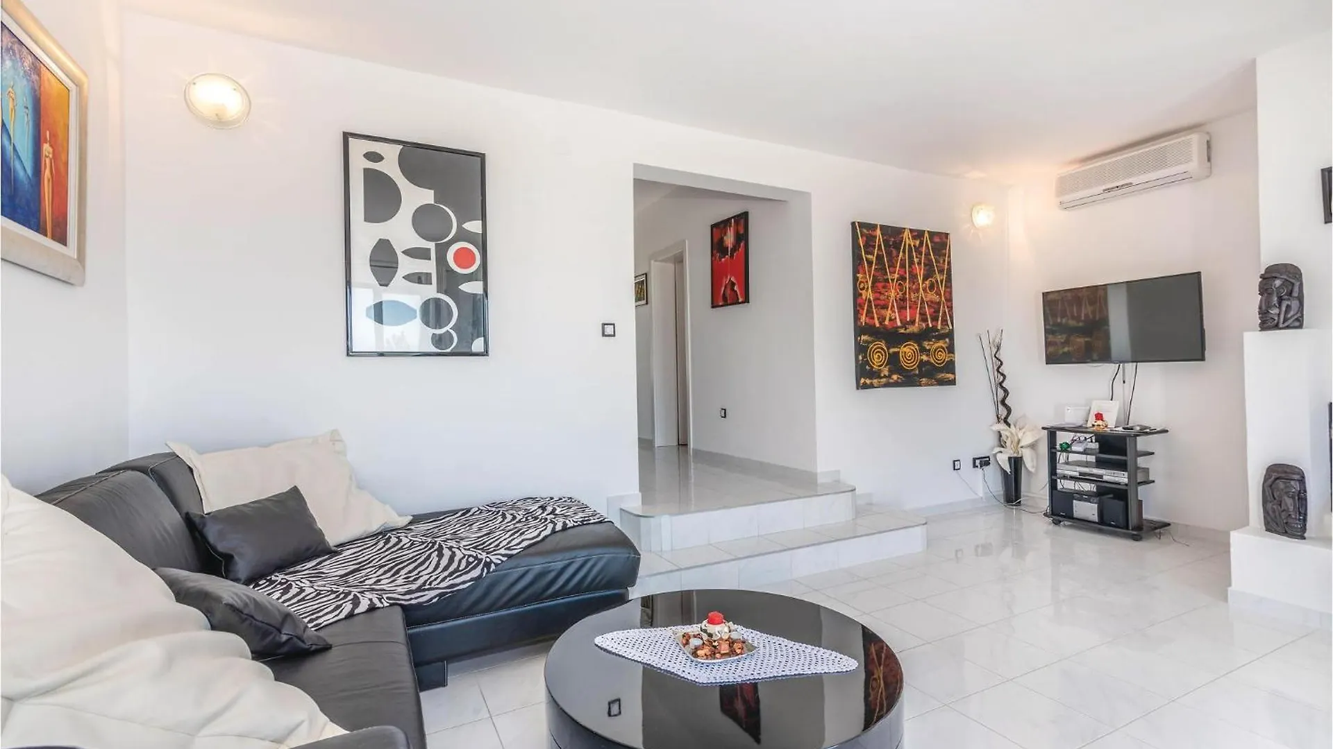 Beach Front Home In Klimno With Wifi 0*,  Croacia