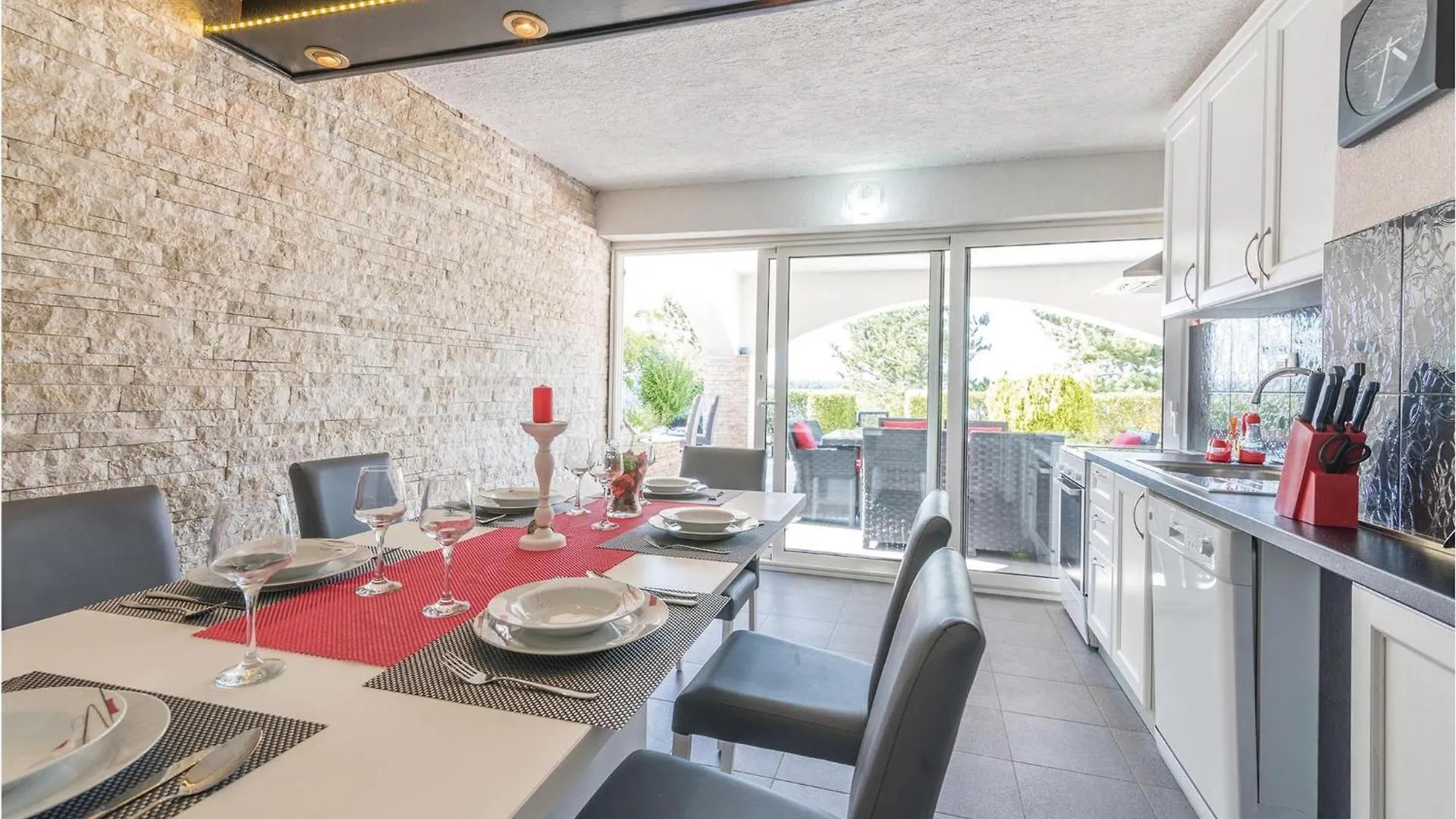 Сasa de vacaciones Beach Front Home In Klimno With Wifi